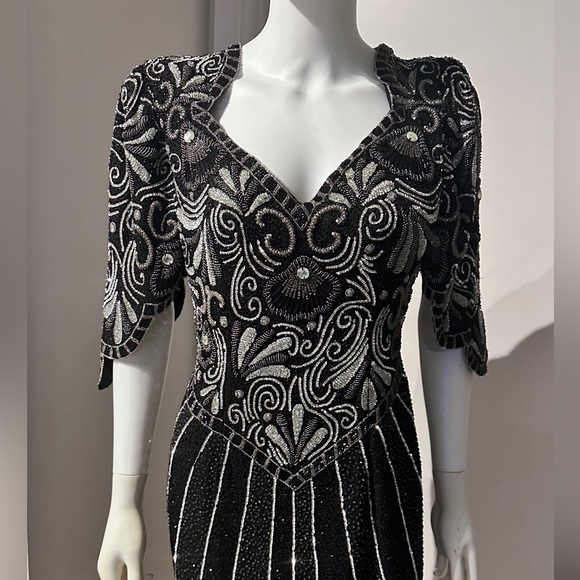 Vintage FRENCH COLLEZIONI silver sequin black silk gown, heavily beaded. - Picture 2 of 12